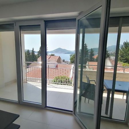 Apartman Sara Pržno Exteriér fotografie