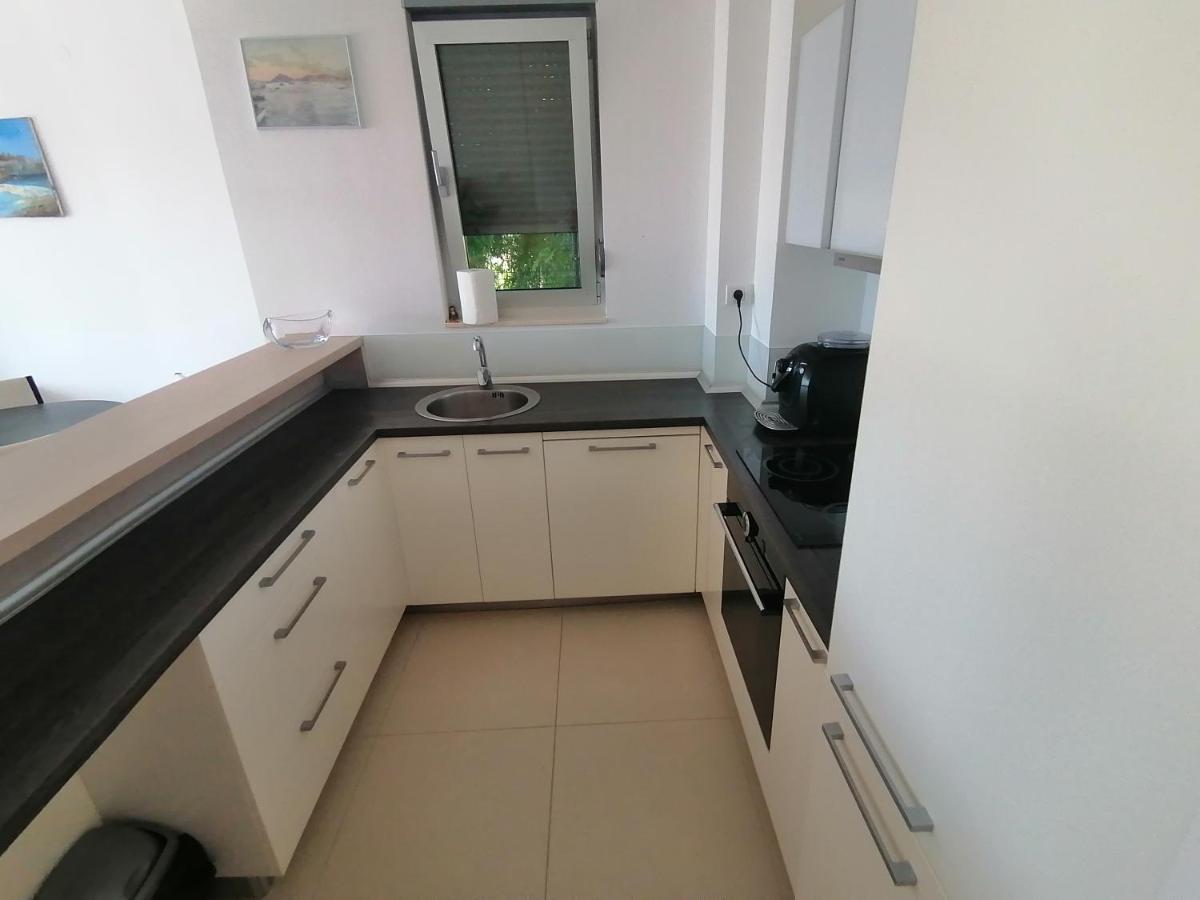 Apartman Sara Pržno Exteriér fotografie
