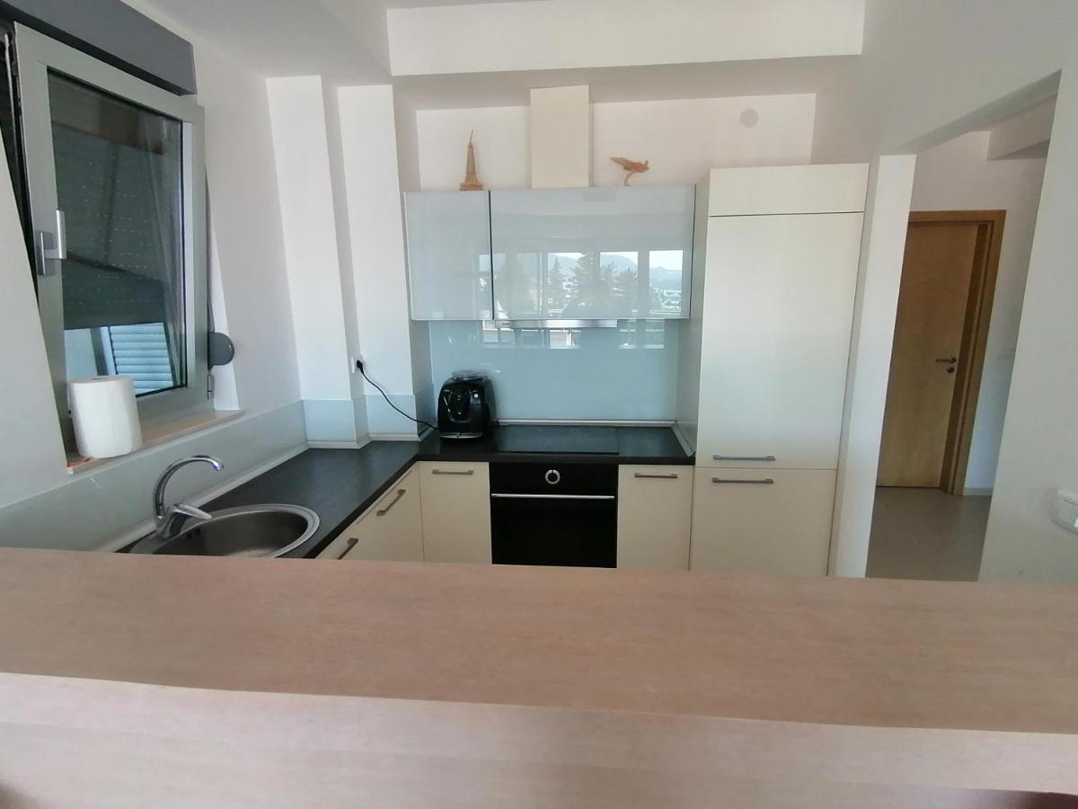 Apartman Sara Pržno Exteriér fotografie